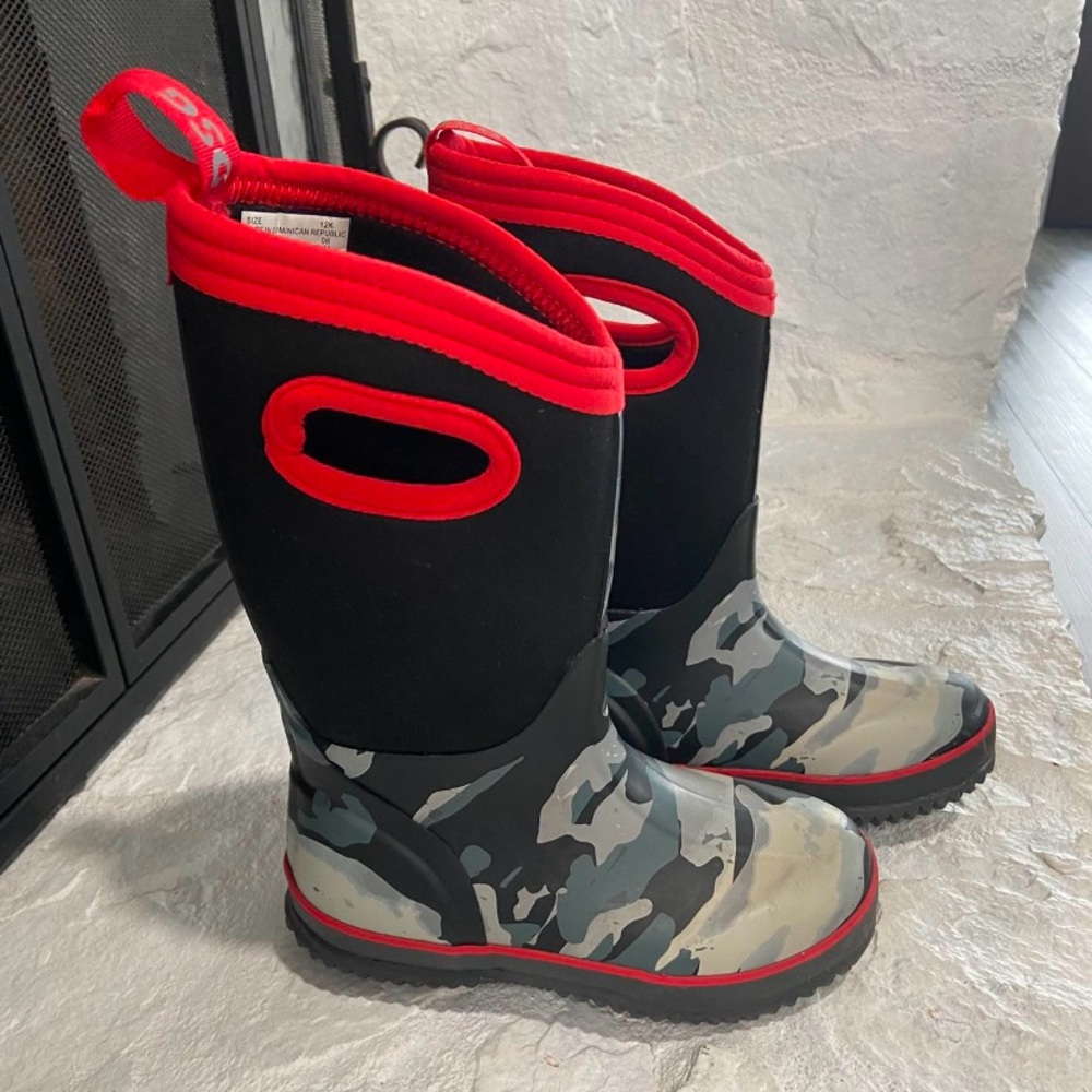 Snow Boots youth / kids Size 12